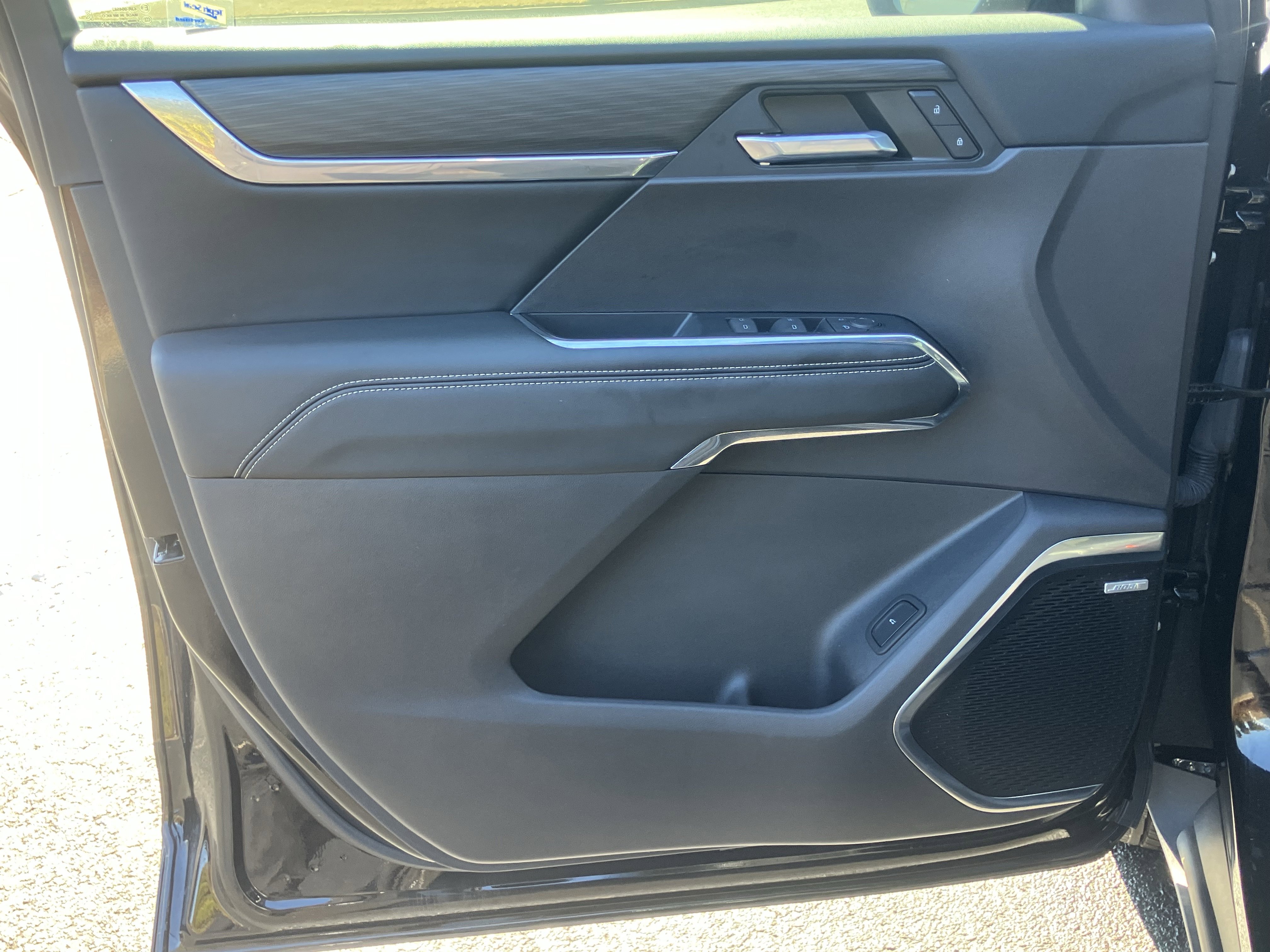 Used 2024 GMC Acadia Elevation image 14