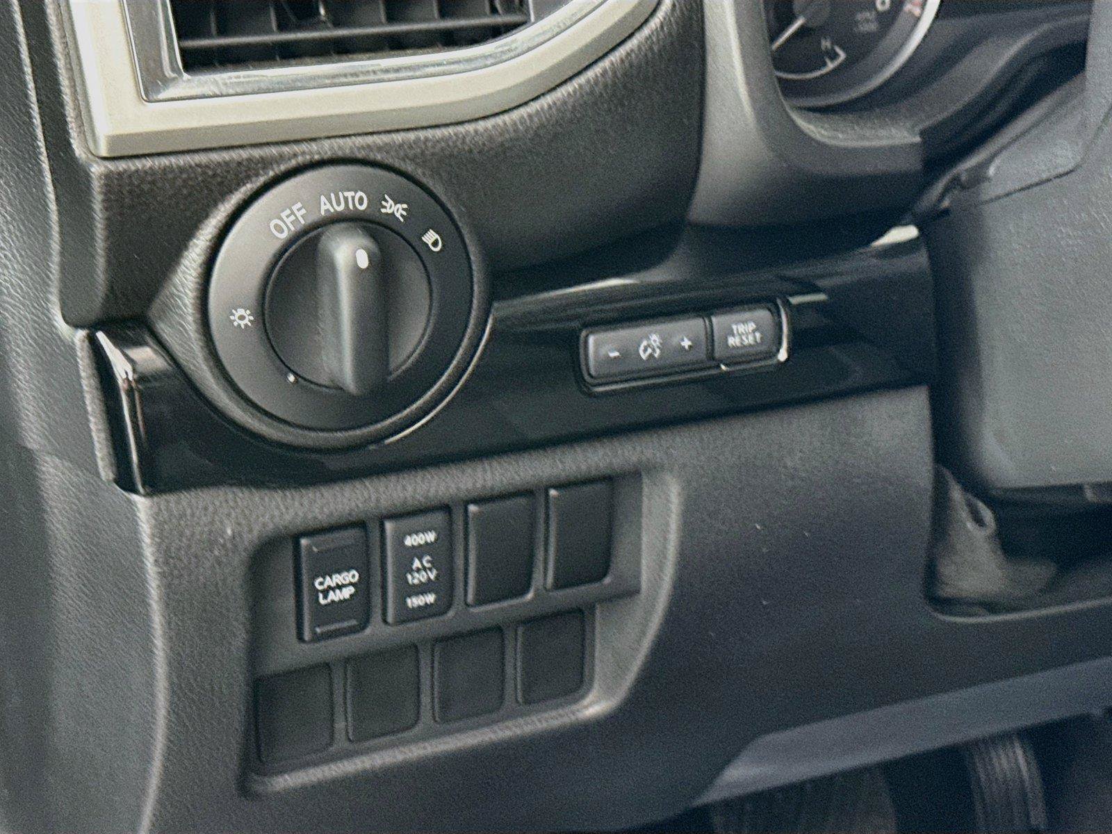 Used 2021 Nissan Titan SV w/ SV Convenience Package RWD image 15