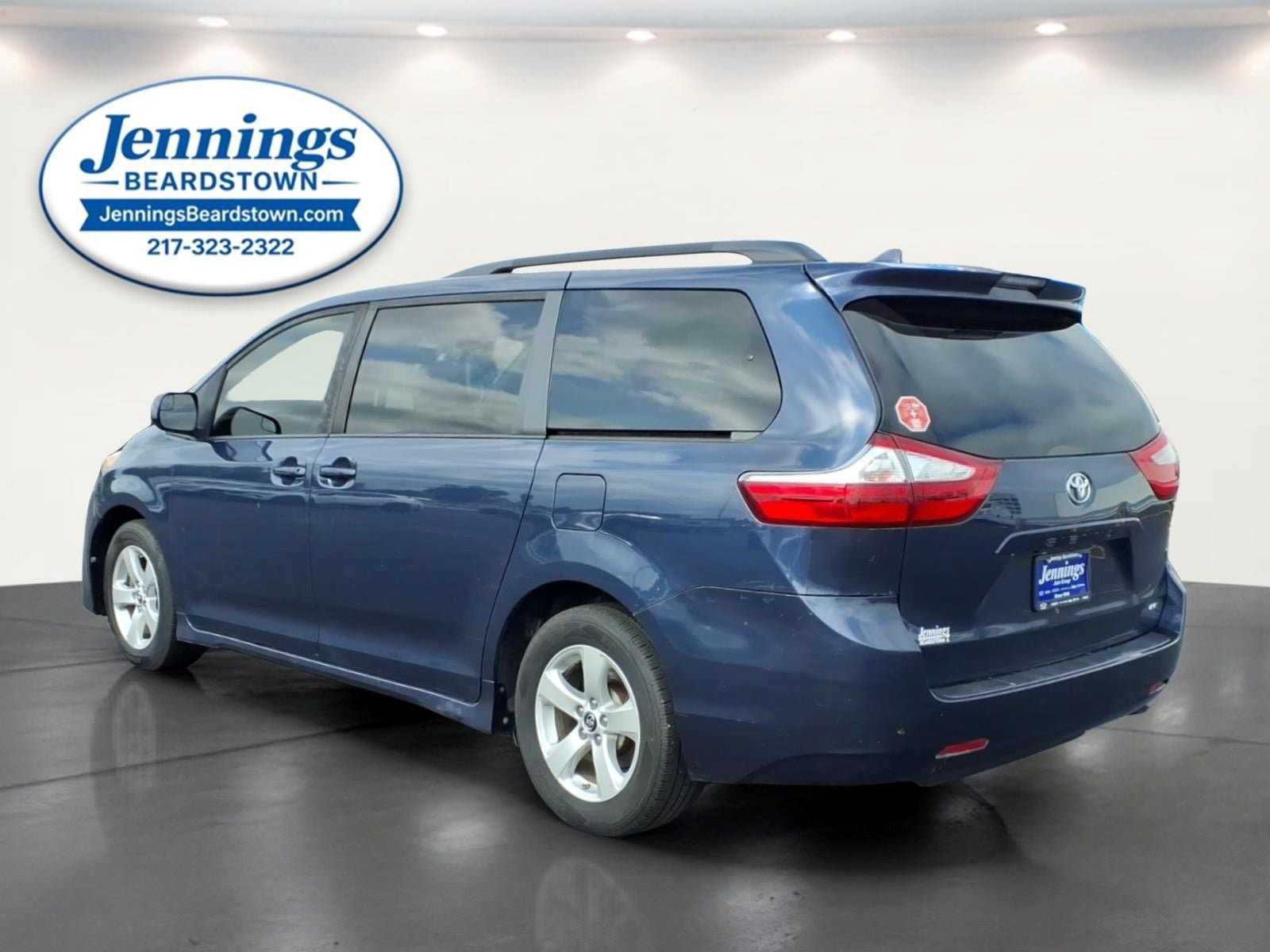 Used 2018 Toyota Sienna LE FWD image 3