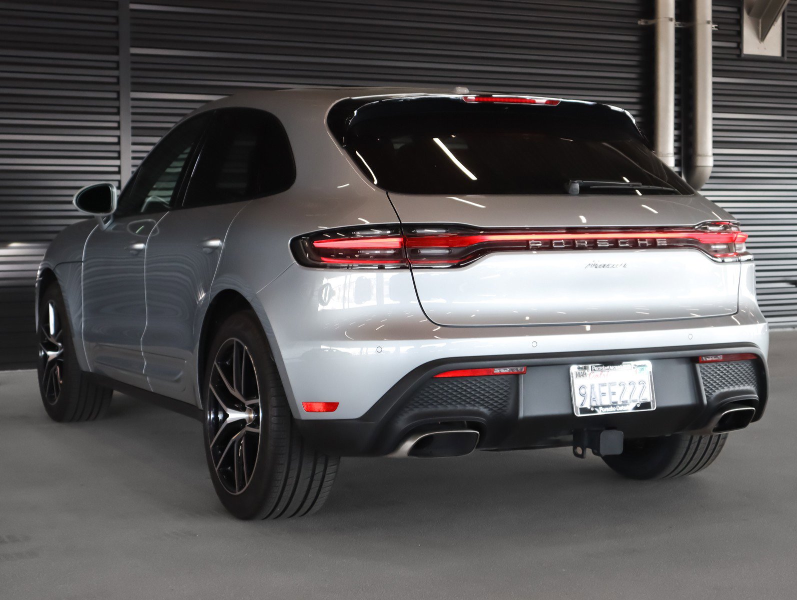 Certified 2022 Porsche Macan image 3