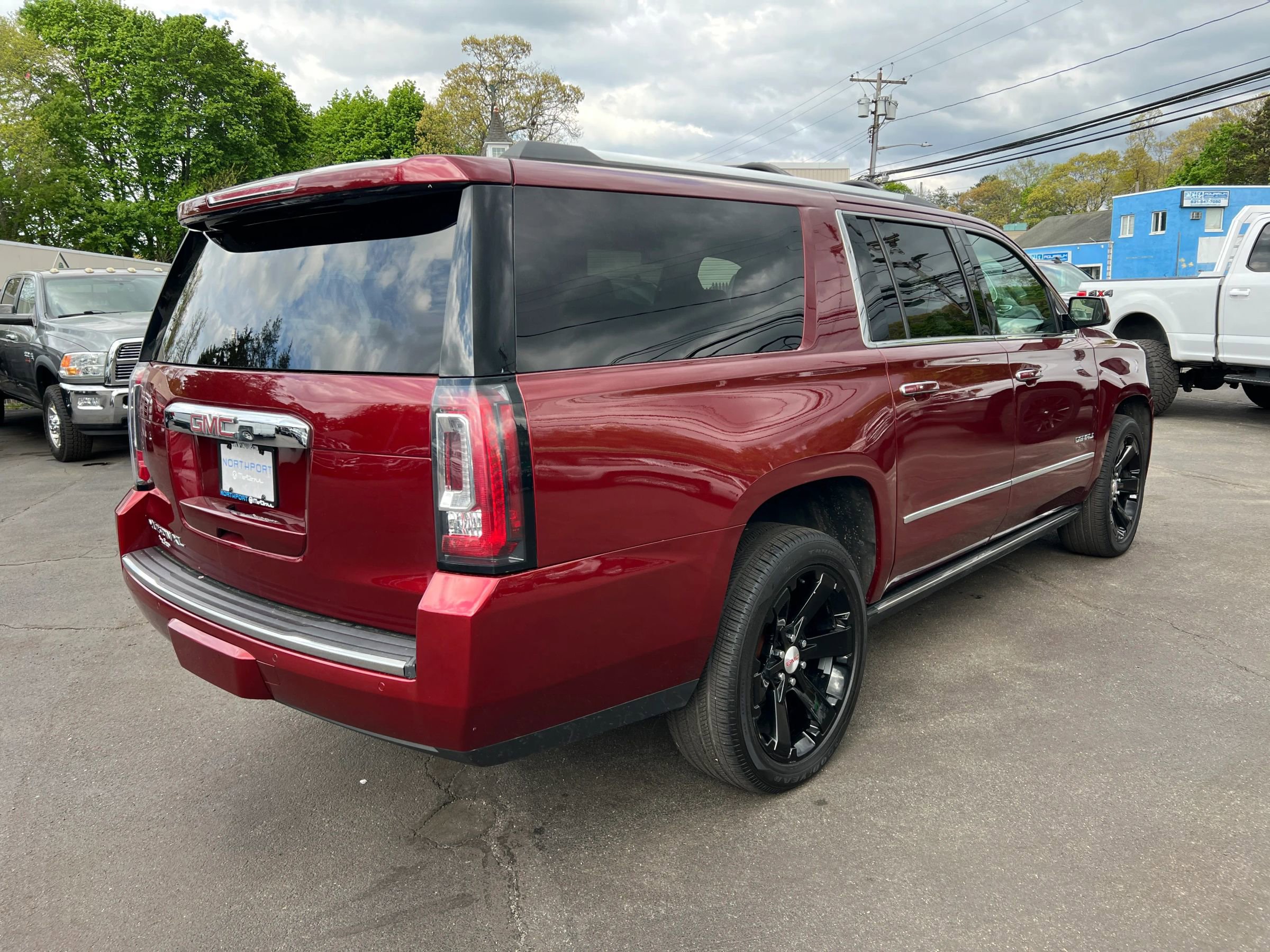 Used 2016 GMC Yukon XL Denali w/ Open Road Package AWD/4WD image 5
