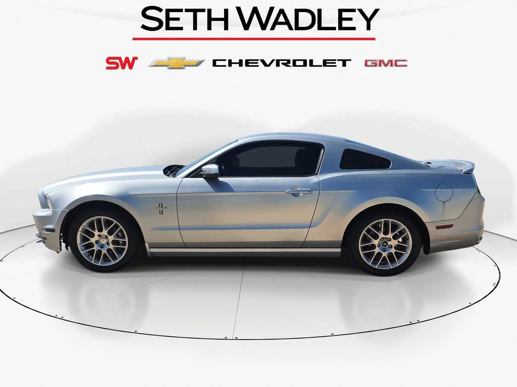 Used 2013 Ford Mustang Premium RWD image 4