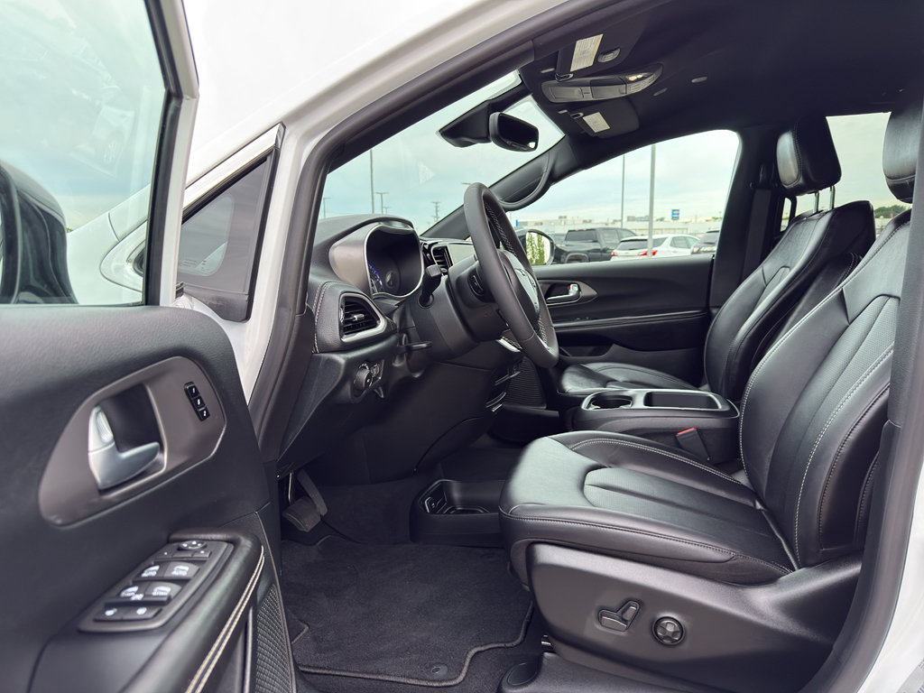 New 2026 Chrysler Pacifica Select FWD image 10