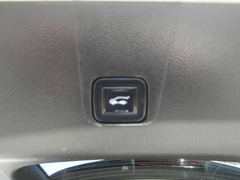 Used 2022 Chevrolet Traverse LT w/ LPO, Cargo Package image 29