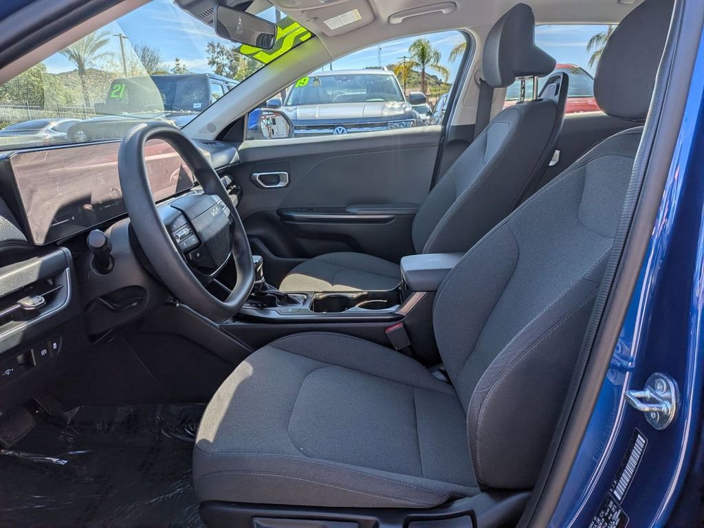 Used 2025 Kia K4 LXS image 16