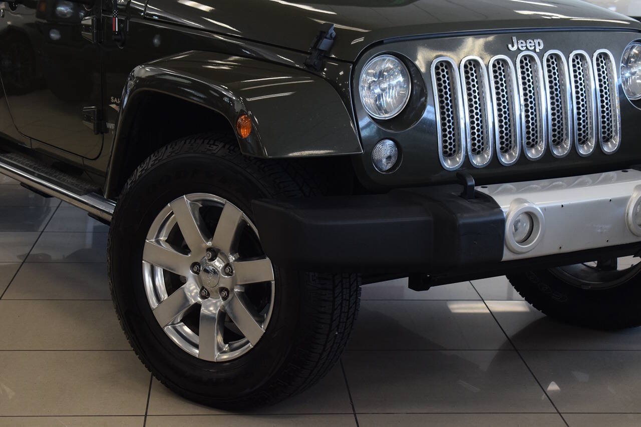 Used 2015 Jeep Wrangler Unlimited Sahara w/ Dual Top Group AWD/4WD image 10