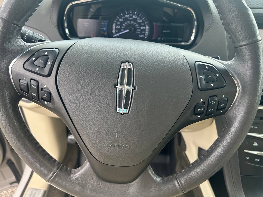 Used 2019 Lincoln MKT AWD image 17