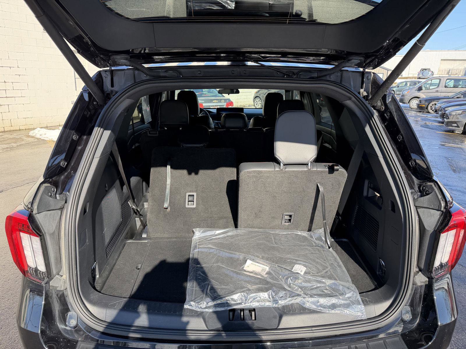 Used 2025 Ford Explorer ST-Line w/ ST-Line Street Pack image 25