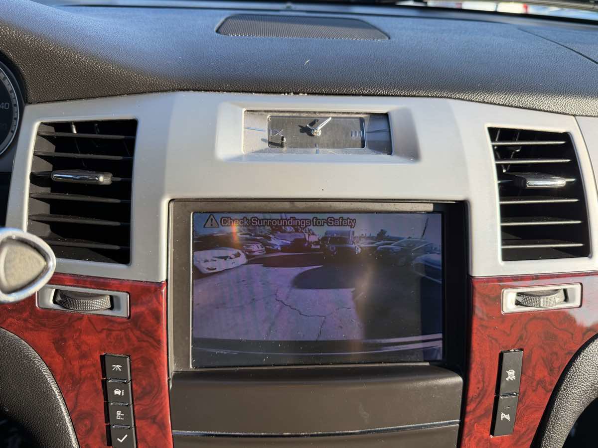 Used 2011 Cadillac Escalade 4WD Hybrid image 19