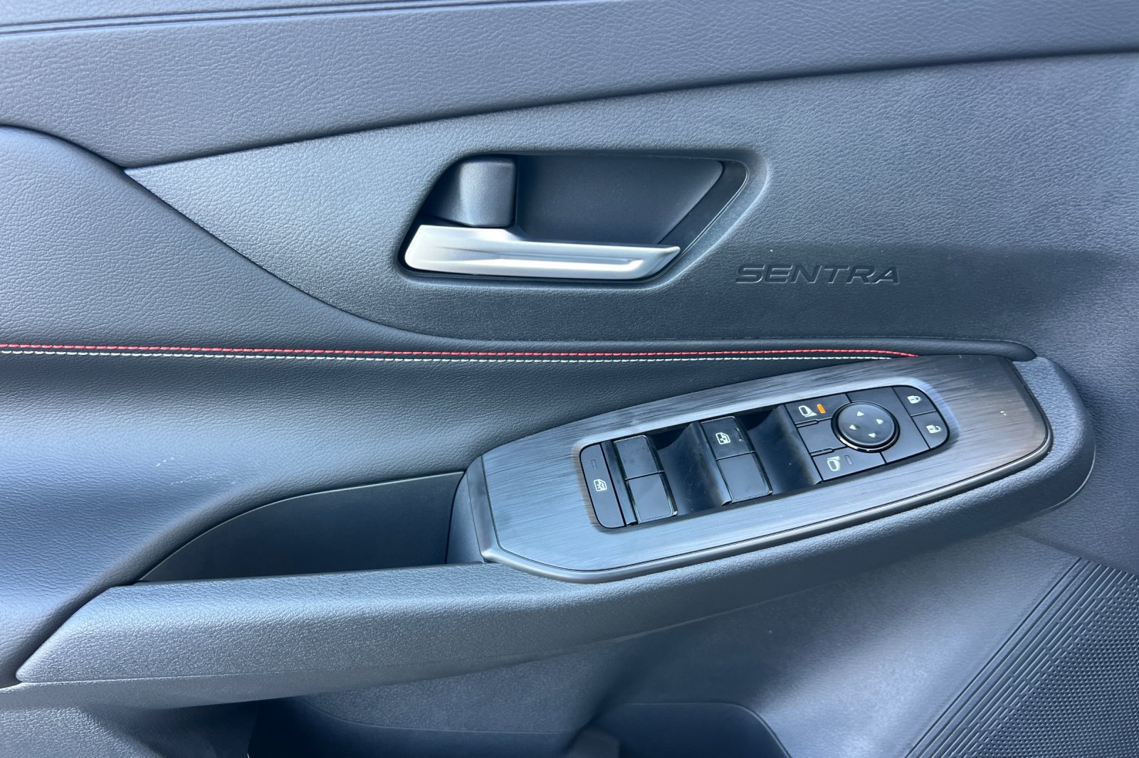 New 2027 Nissan Sentra SR w/ Floor Mat Package FWD image 8