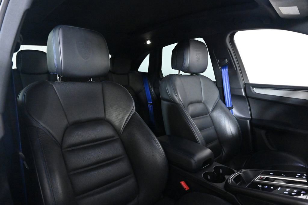 Certified 2024 Porsche Macan Turbo AWD/4WD image 18