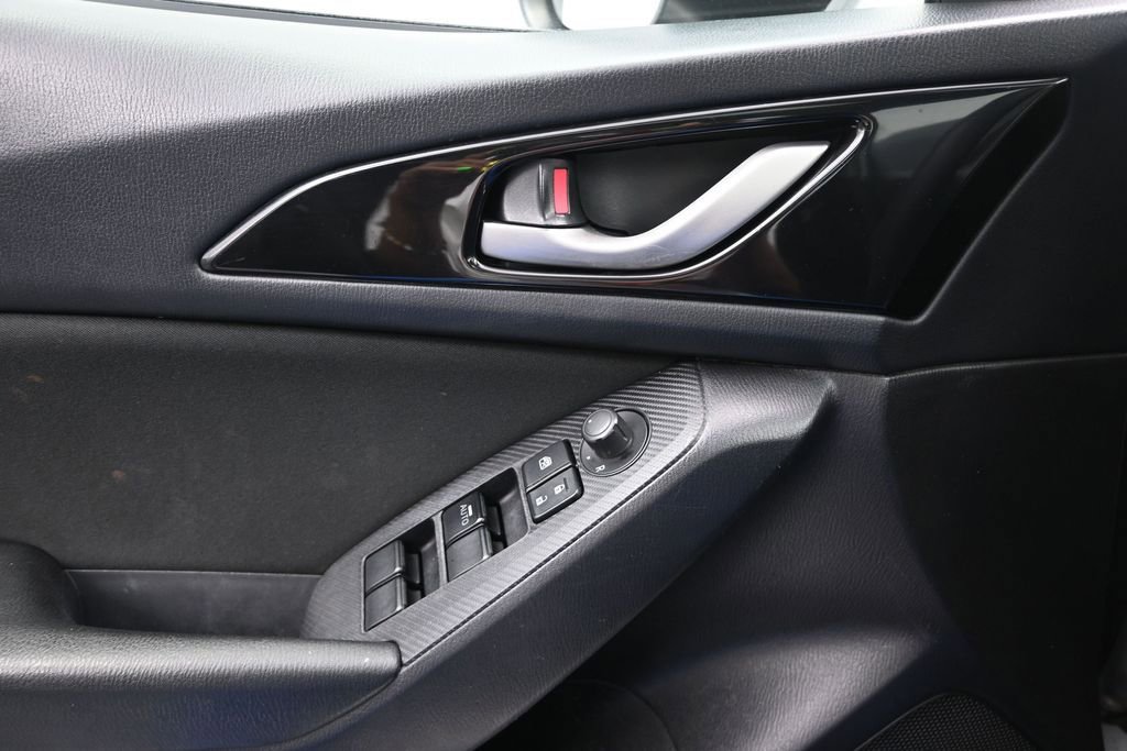 Used 2015 MAZDA MAZDA3 i Touring w/ Technology Package FWD image 17