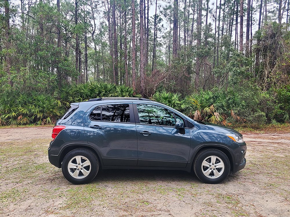Used 2021 Chevrolet Trax LT w/ LT Convenience Package image 8