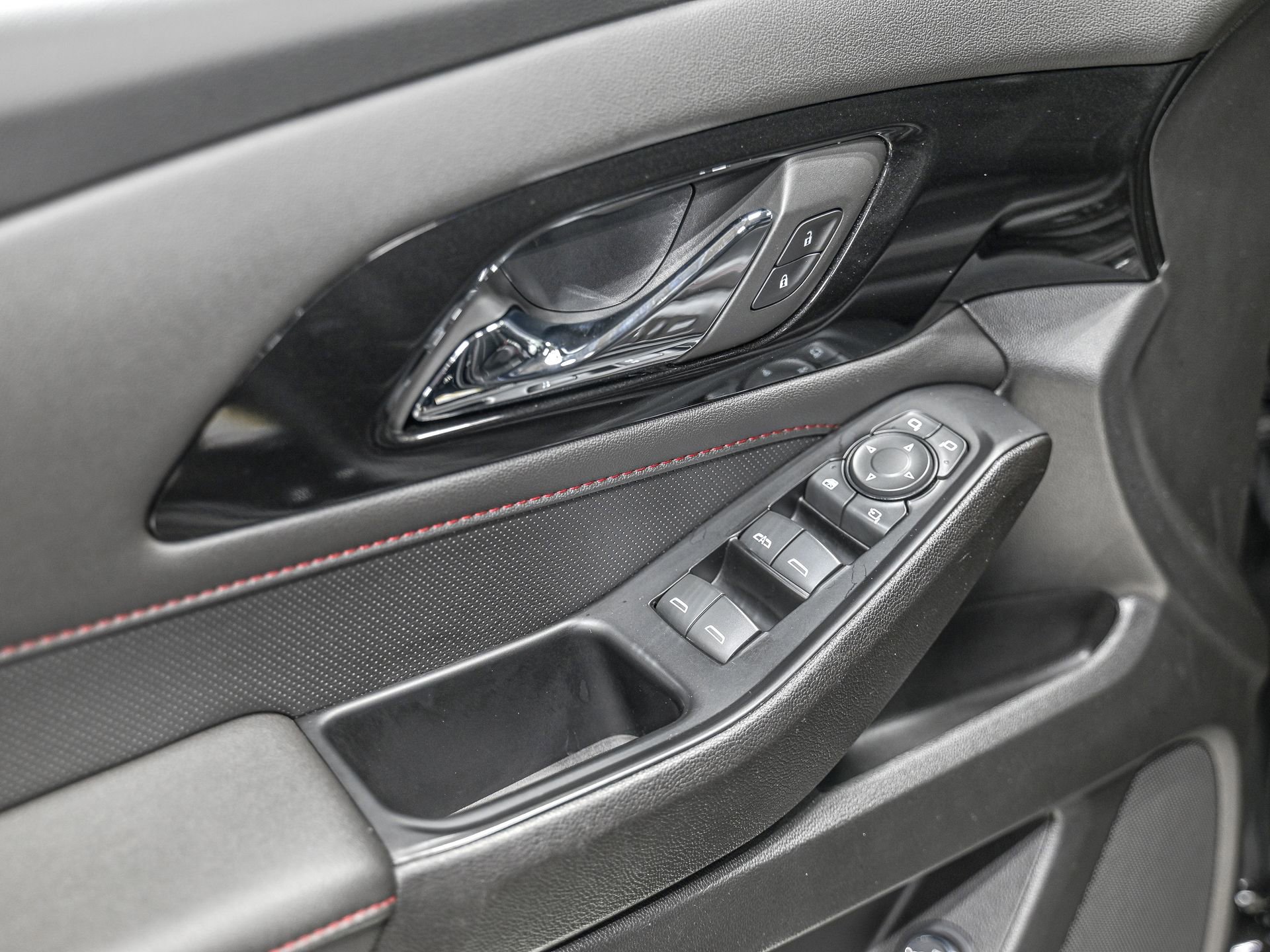 Used 2023 Chevrolet Traverse RS image 14