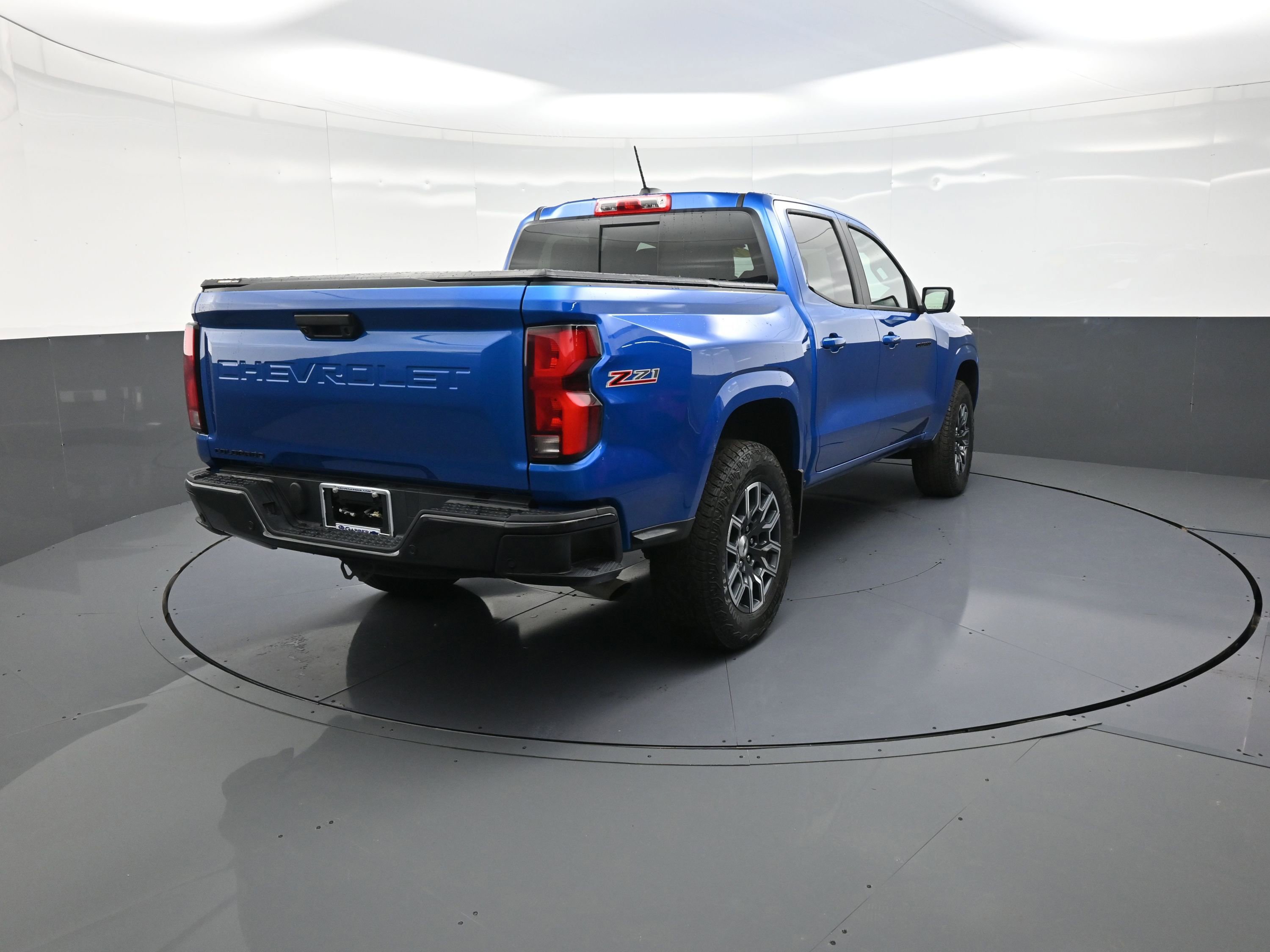 Used 2024 Chevrolet Colorado Z71 w/ Z71 Convenience Package 2 image 3