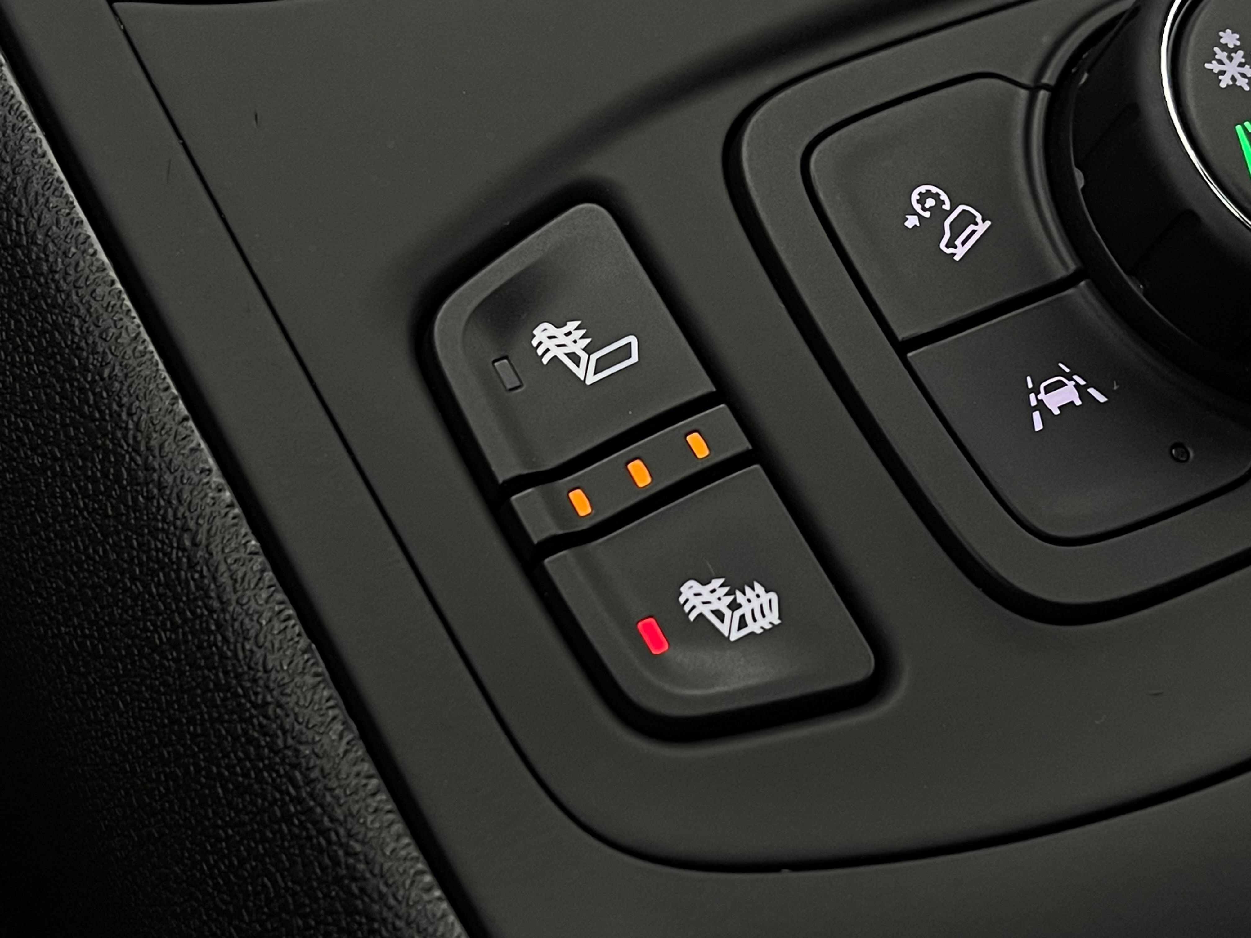 Used 2024 GMC Terrain SLE w/ Driver Convenience Package FWD image 5