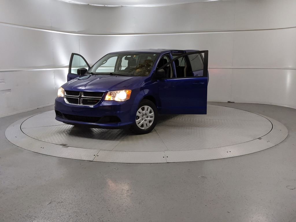 Used 2018 Dodge Grand Caravan SE w/ UConnect Hands-Free Group image 13