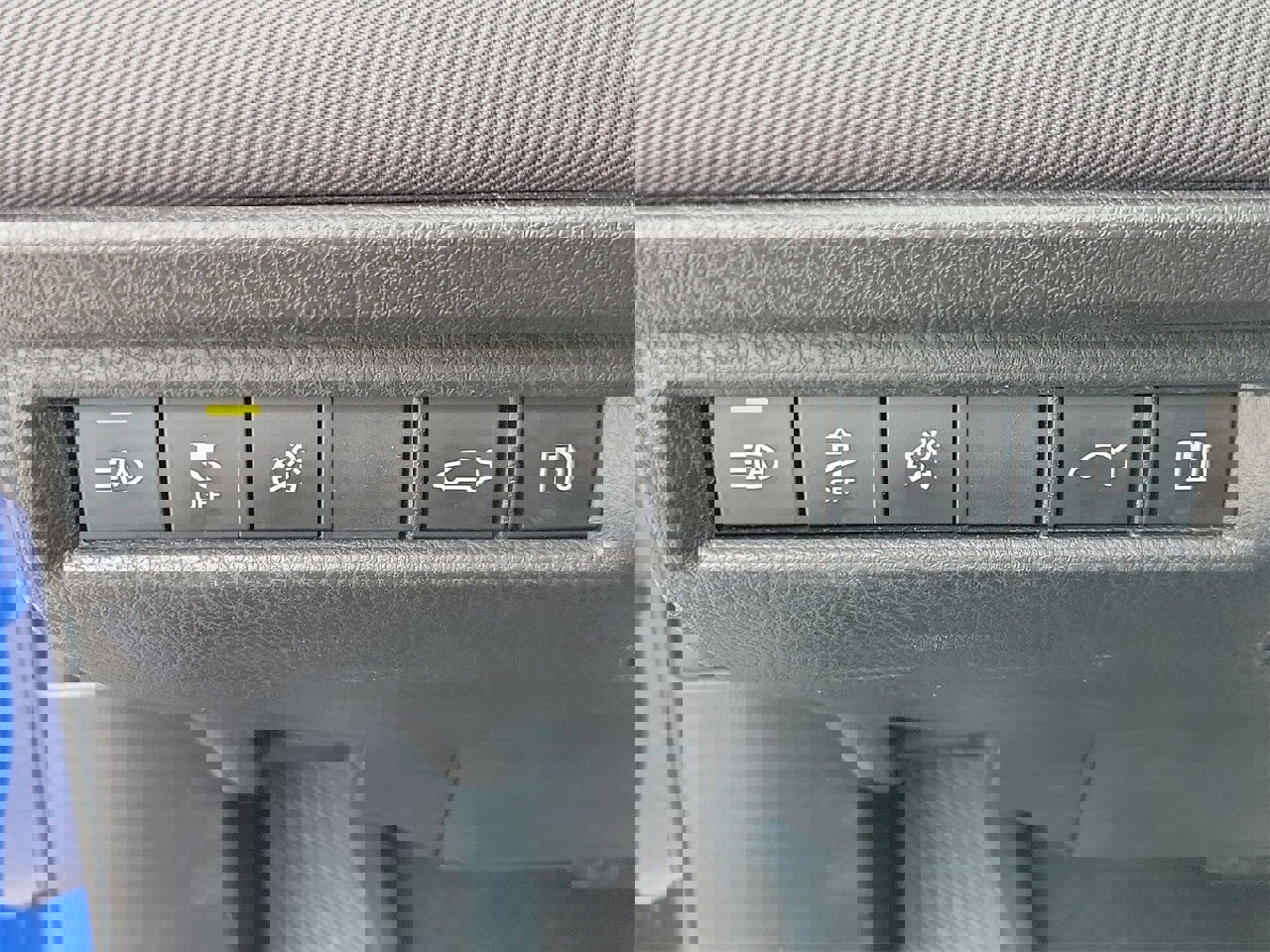 Used 2025 Toyota Camry LE image 32