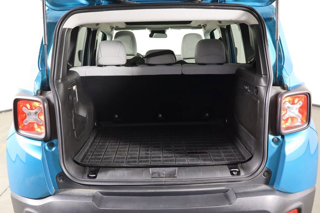 Used 2021 Jeep Renegade Latitude w/ Sun & Sound Group AWD/4WD image 17