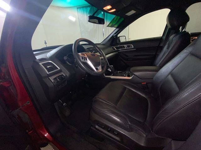 Used 2014 Ford Explorer XLT w/ Equipment Group 202A AWD/4WD image 27