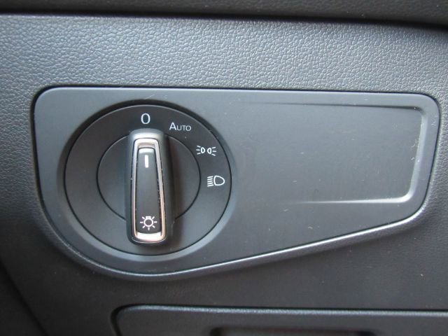 Used 2022 Volkswagen Tiguan SE R-Line FWD image 35