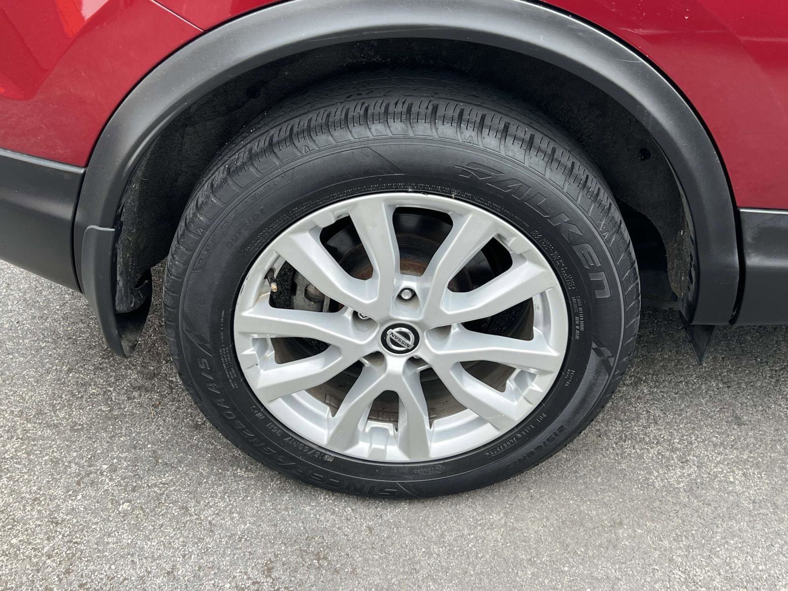 Used 2022 Nissan Rogue Sport S image 9