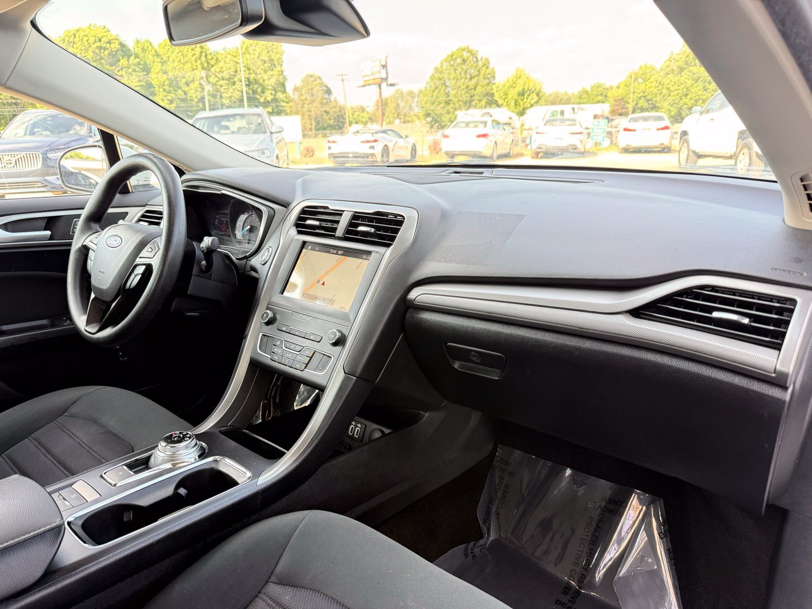 Used 2019 Ford Fusion SE FWD image 20