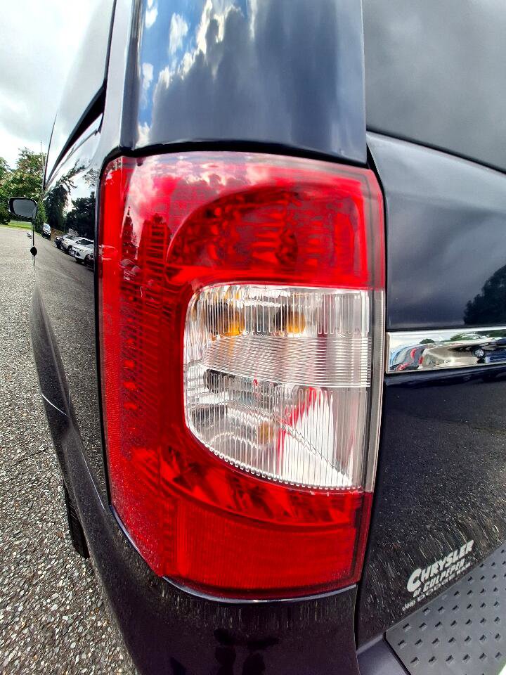 Used 2015 Chrysler Town & Country Touring-L w/ Driver Convenience Group image 15