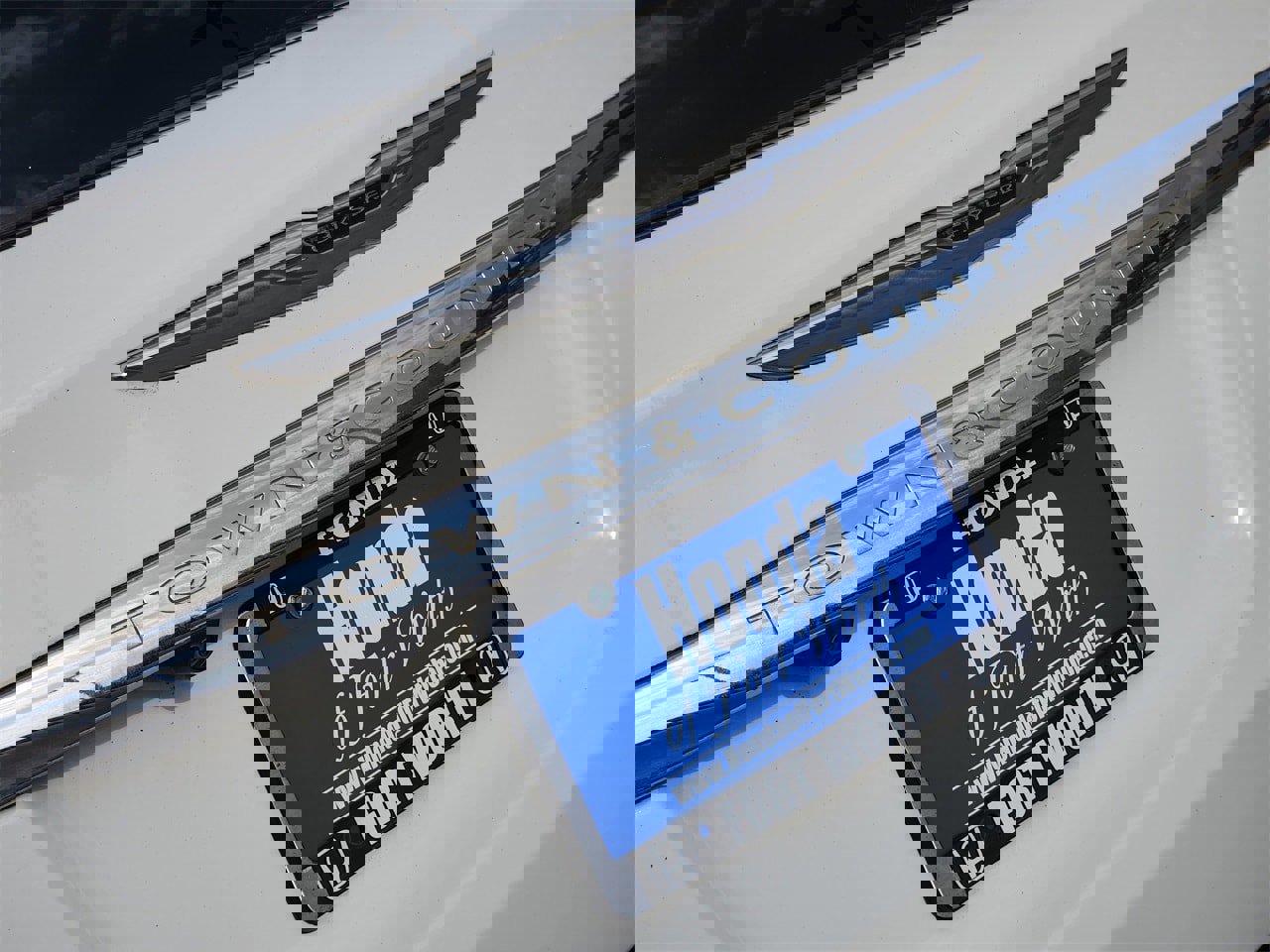 Used 2011 Chrysler Town & Country Touring-L image 10