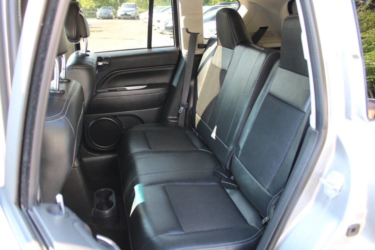 Used 2016 Jeep Compass Latitude image 26