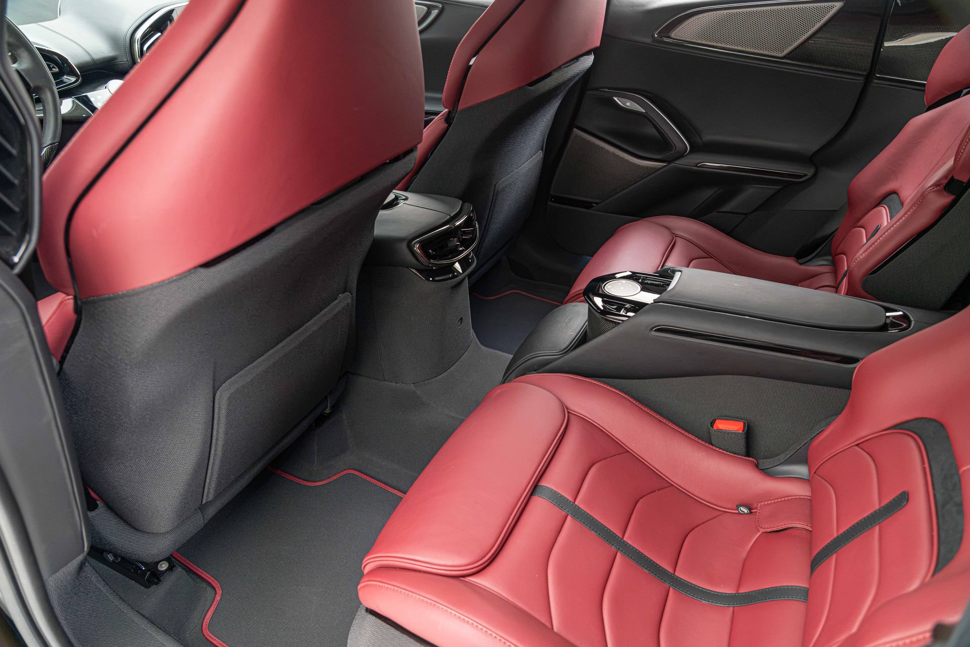 Certified 2026 Ferrari Purosangue AWD/4WD image 35