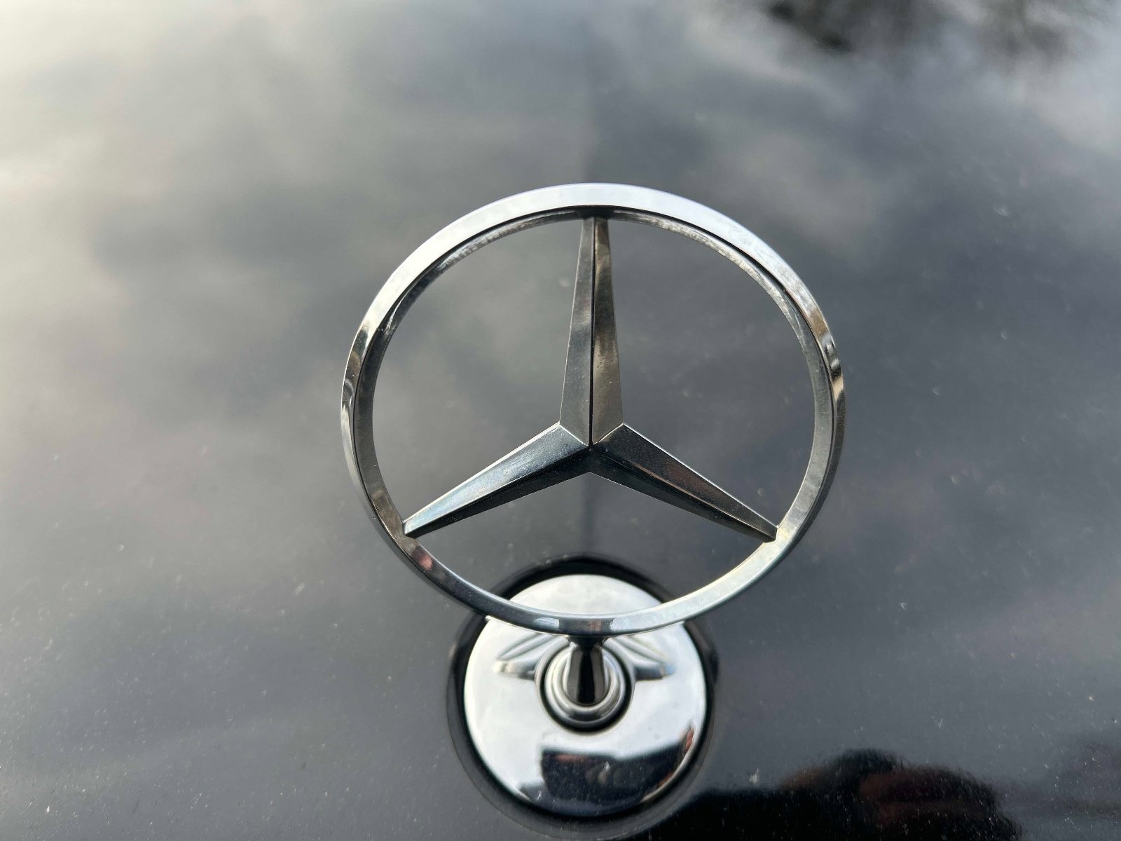 Used 2010 Mercedes-Benz E 350 4MATIC Sedan image 9