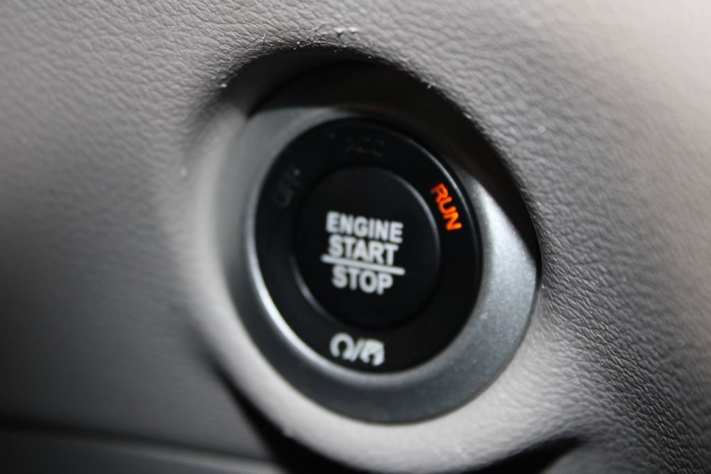 Used 2024 Chrysler Pacifica Touring-L image 41