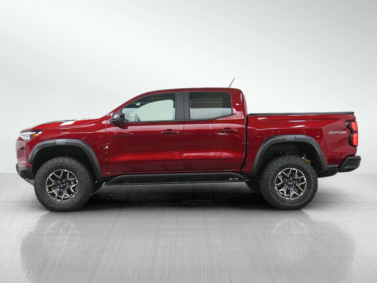 Used 2025 Chevrolet Colorado ZR2 w/ Technology Package AWD/4WD image 2