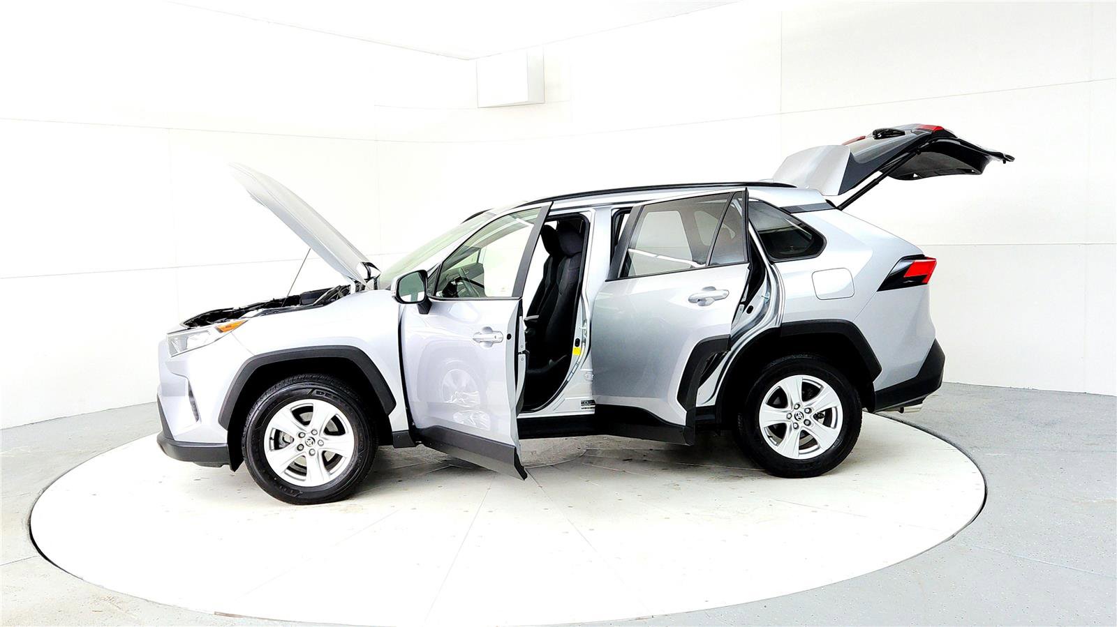 Used 2020 Toyota RAV4 XLE w/ Convenience Package image 10