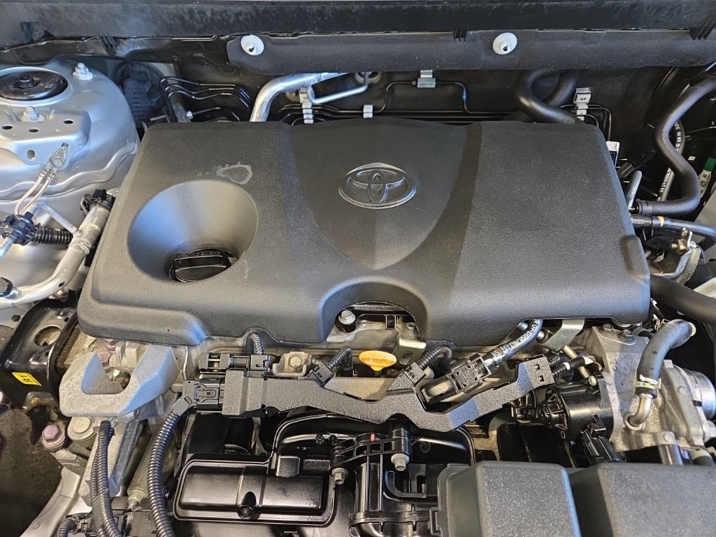 Used 2022 Toyota RAV4 LE image 21