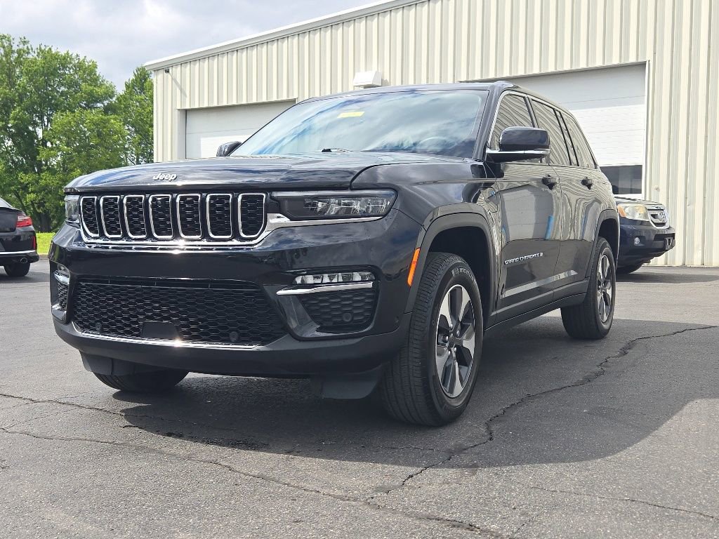 Used 2022 Jeep Grand Cherokee Limited 4xe w/ Luxury Tech Group II AWD/4WD image 3