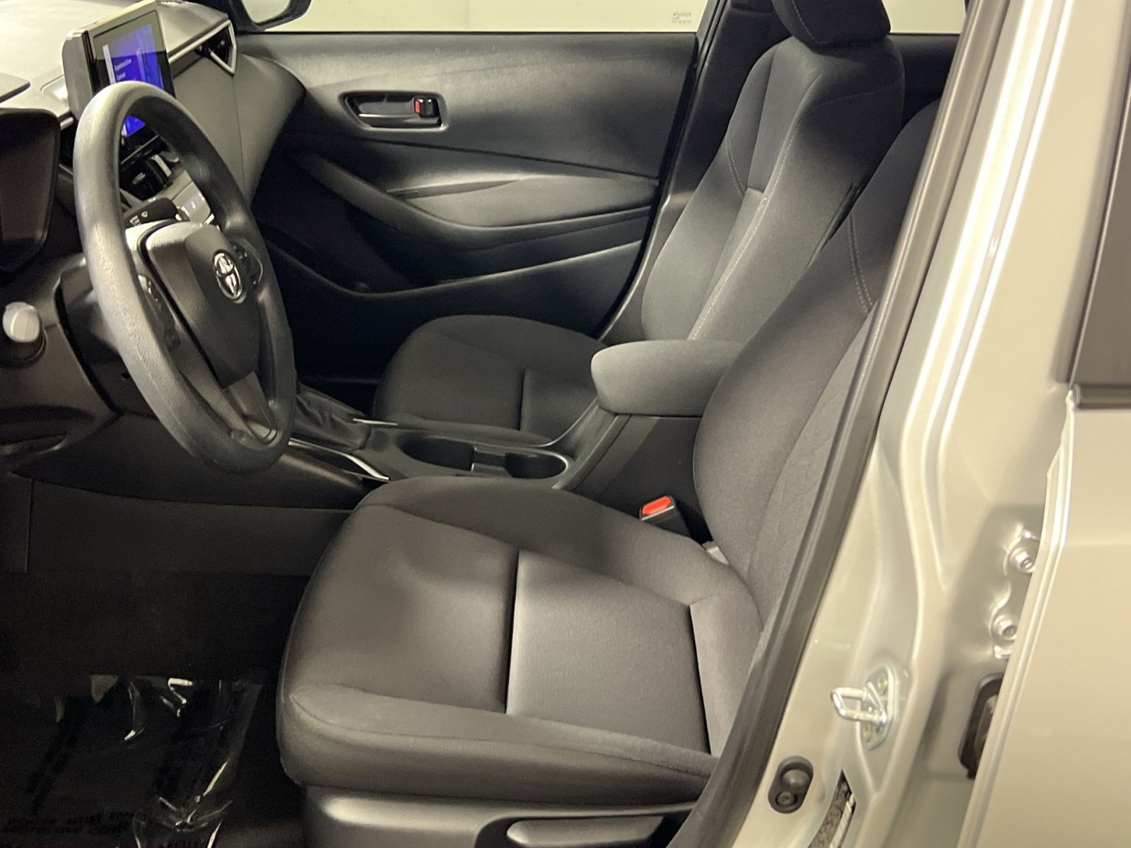 Used 2025 Toyota Corolla LE FWD image 13