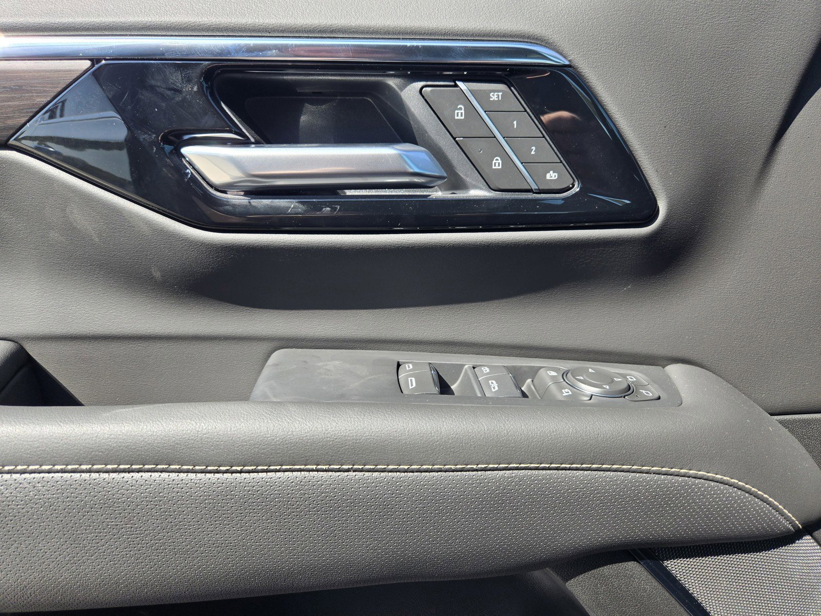 New 2026 Chevrolet Suburban Premier image 16