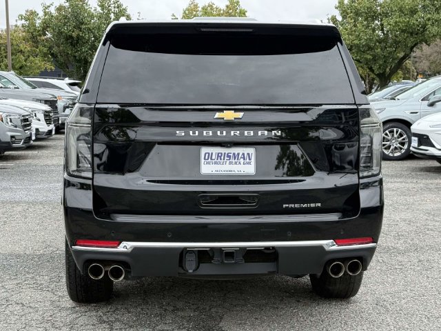 Used 2025 Chevrolet Suburban Premier AWD/4WD image 3