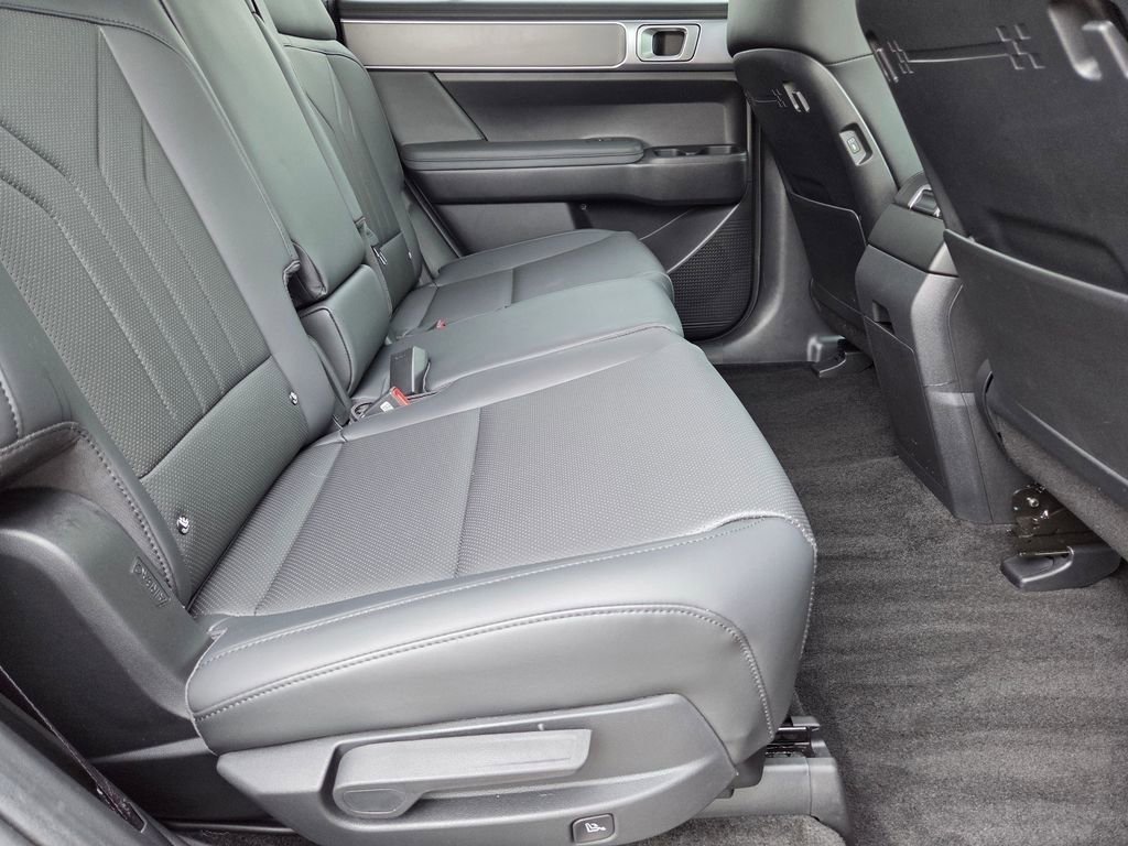 Used 2025 Hyundai Santa Fe SEL FWD image 34