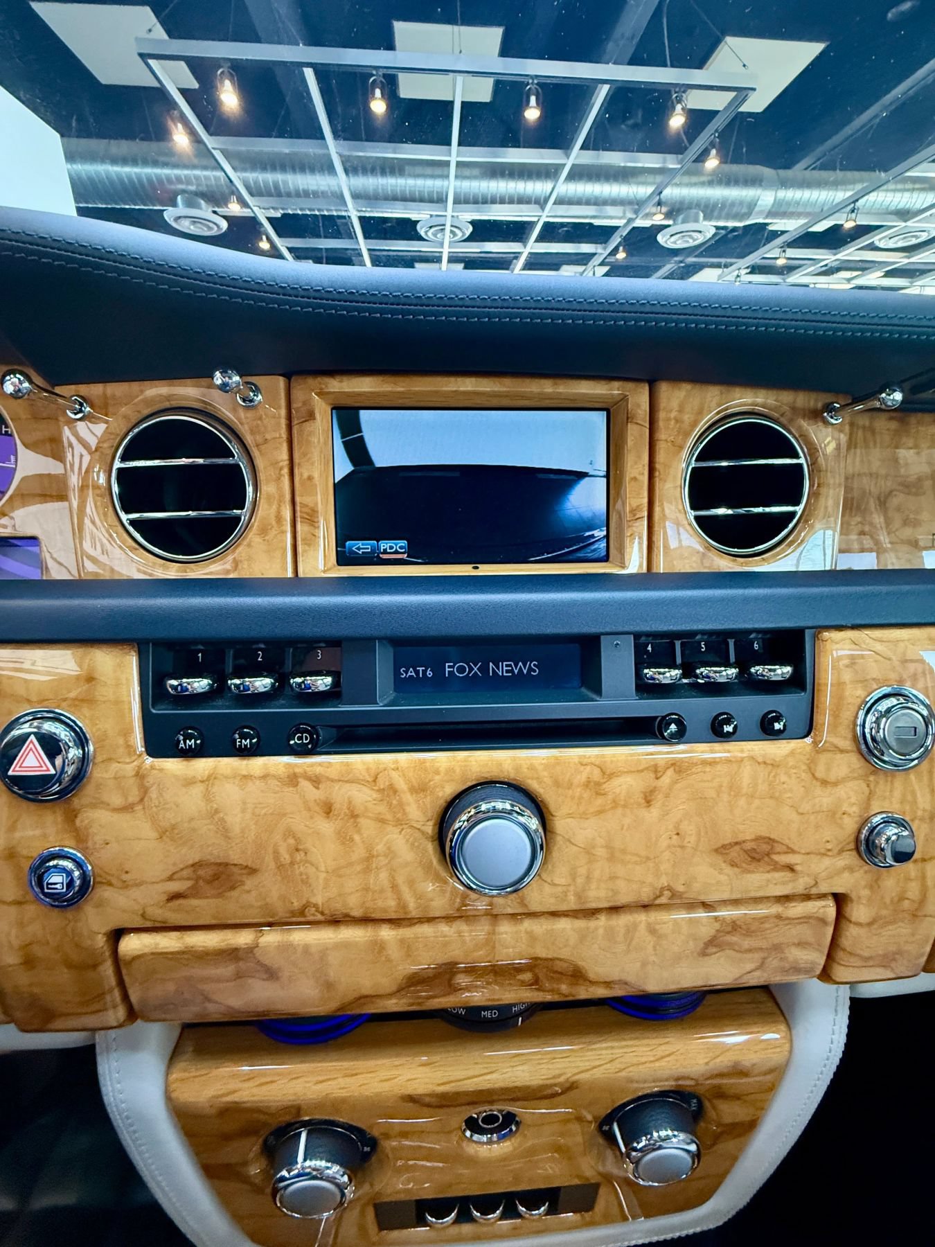 Used 2009 Rolls-Royce Phantom Sedan RWD image 32