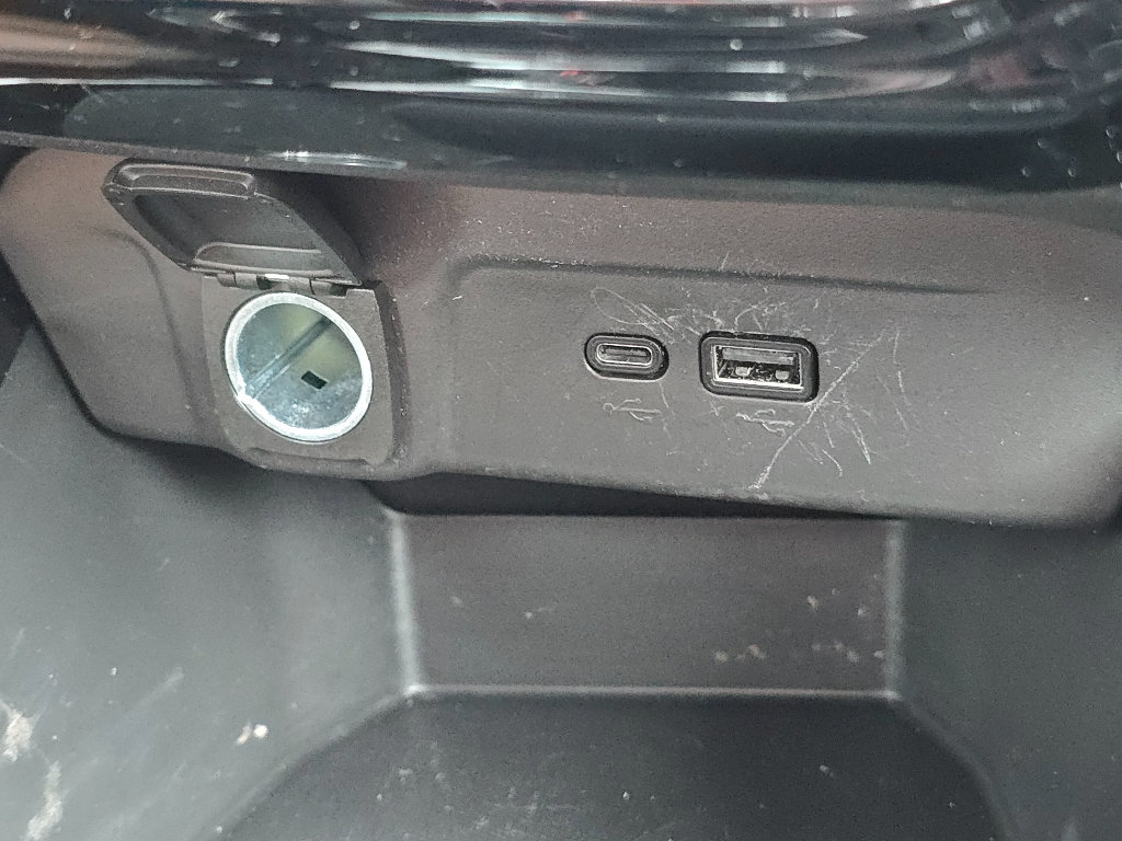 Used 2025 Chevrolet Trax ACTIV FWD image 29