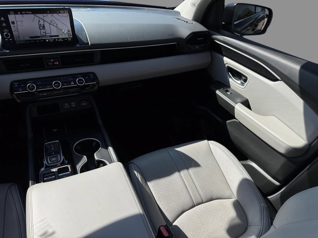 Used 2025 Honda Pilot Elite image 12