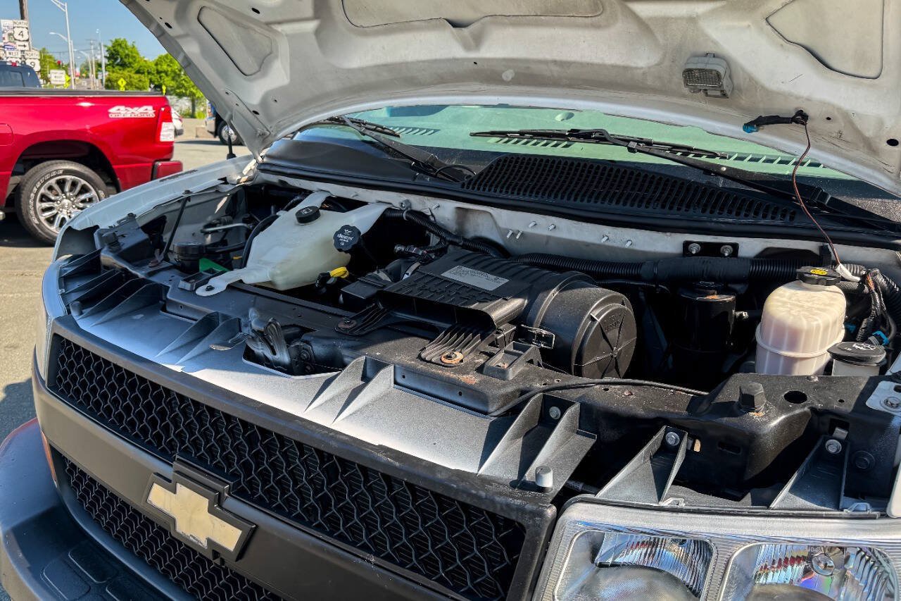 Used 2018 Chevrolet Express 2500 LS w/ Driver Convenience Package RWD image 26