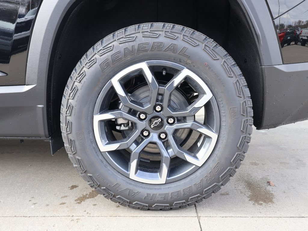 New 2026 Chevrolet Equinox ACTIV w/ Safety and Technology Package AWD/4WD image 38
