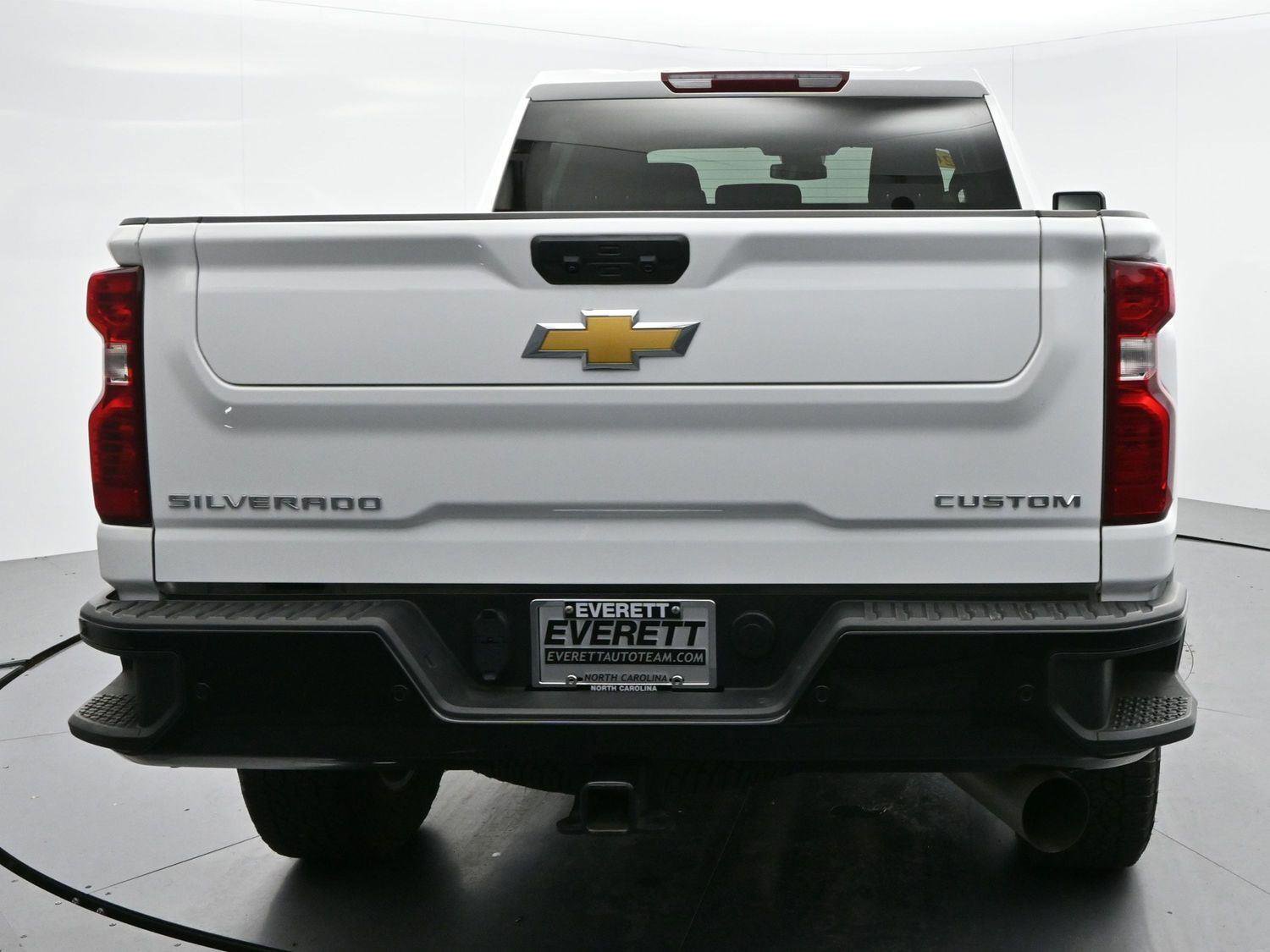 Used 2024 Chevrolet Silverado 2500 Custom w/ Custom Value Package image 6