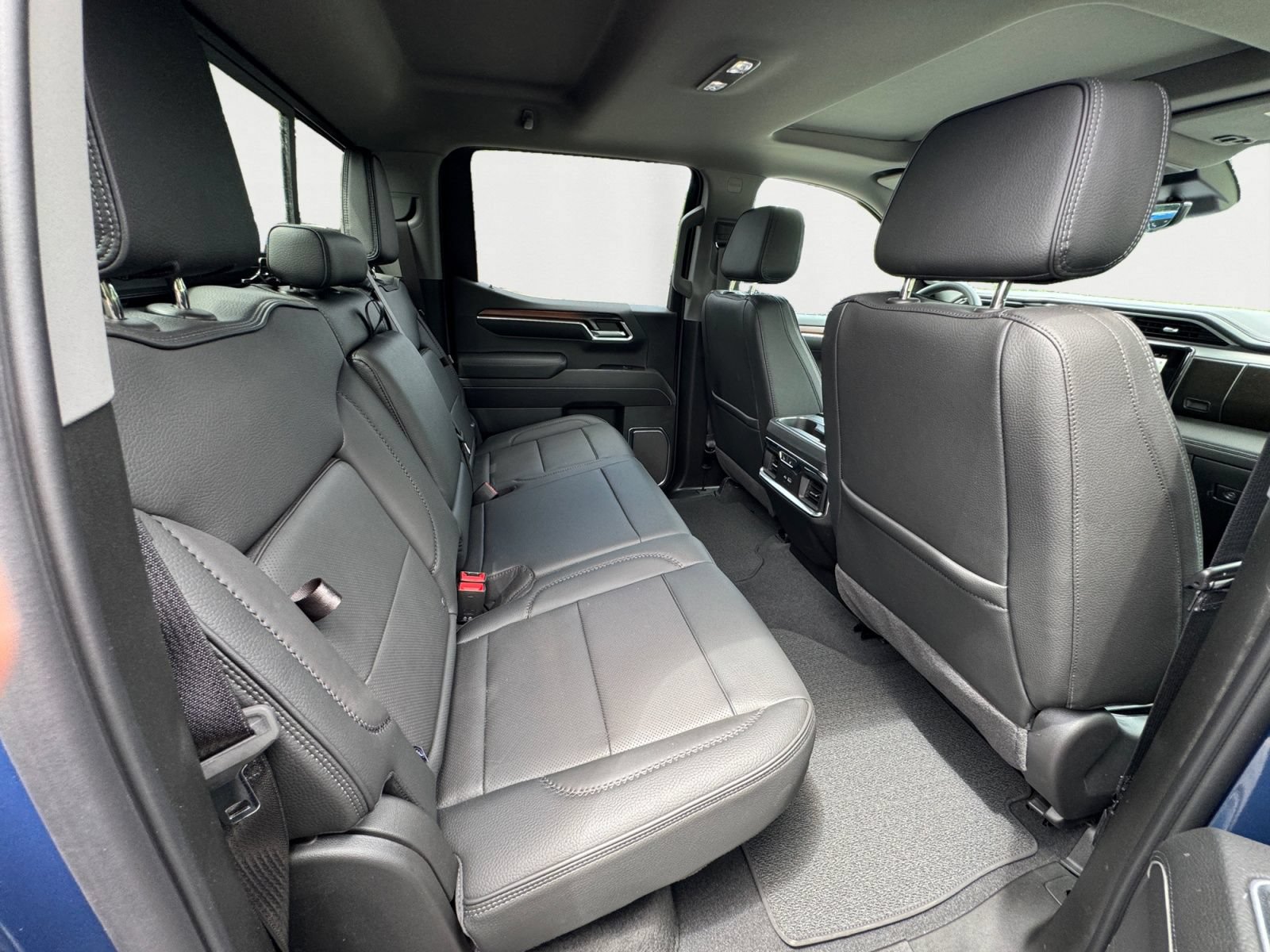 Used 2026 GMC Sierra 1500 Denali w/ Denali Reserve Package AWD/4WD image 9
