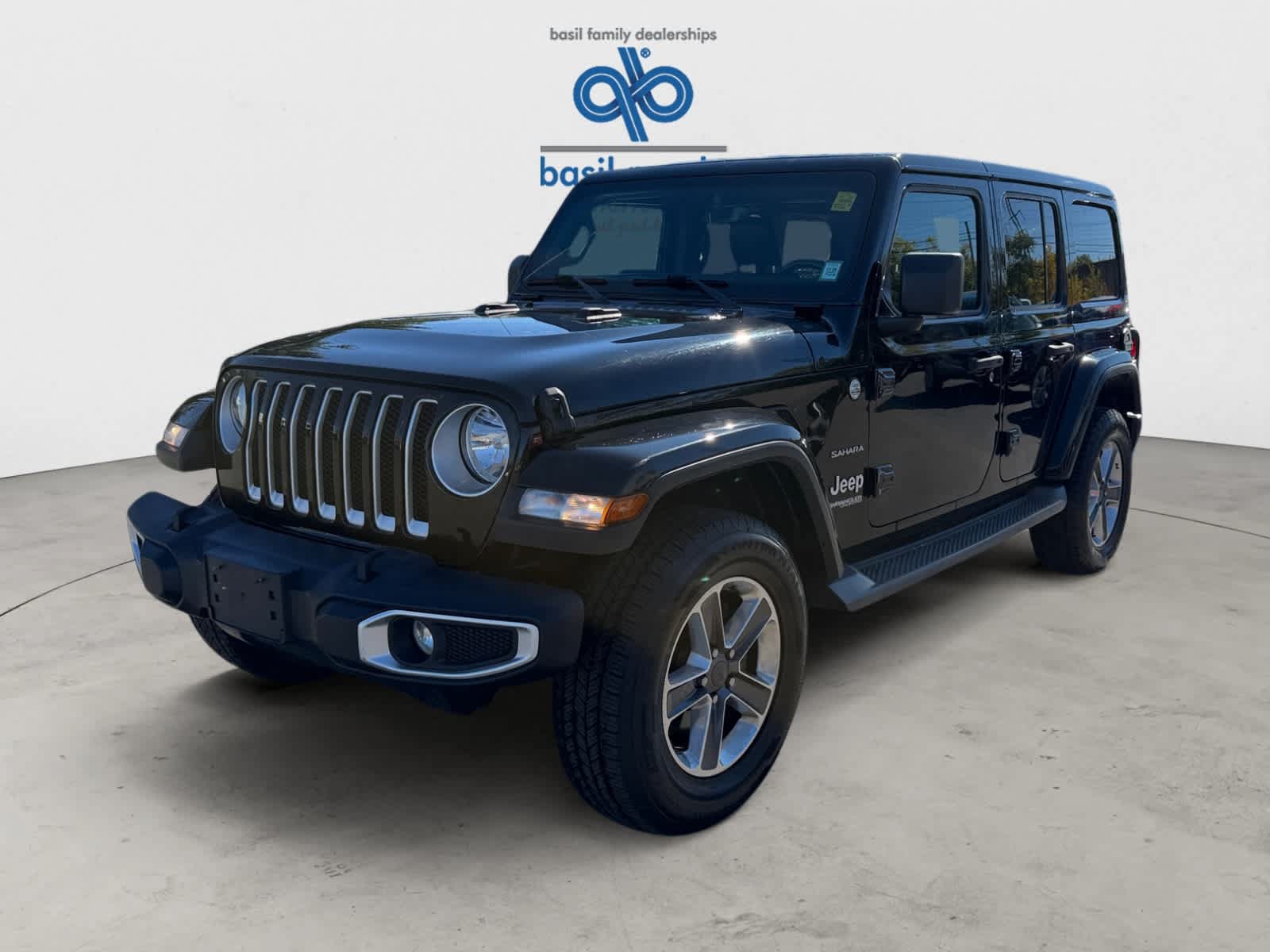 Used 2019 Jeep Wrangler Unlimited Sahara w/ Uconnect 4C Nav & Sound Group AWD/4WD image 2