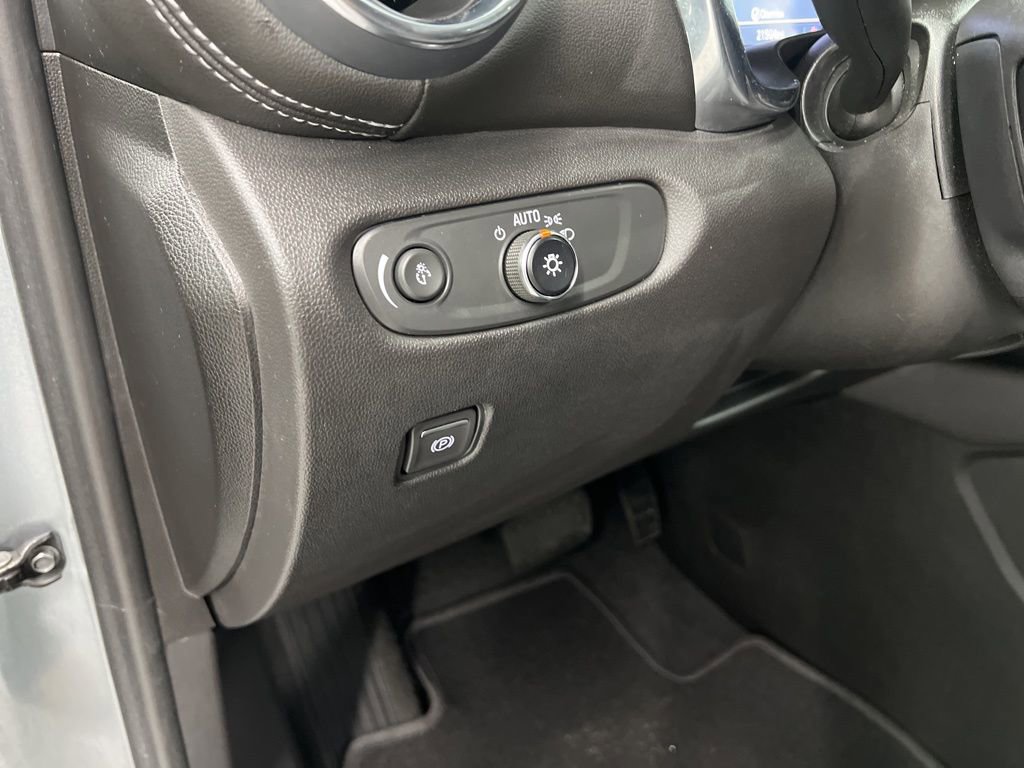 Used 2025 Chevrolet Blazer LT image 18